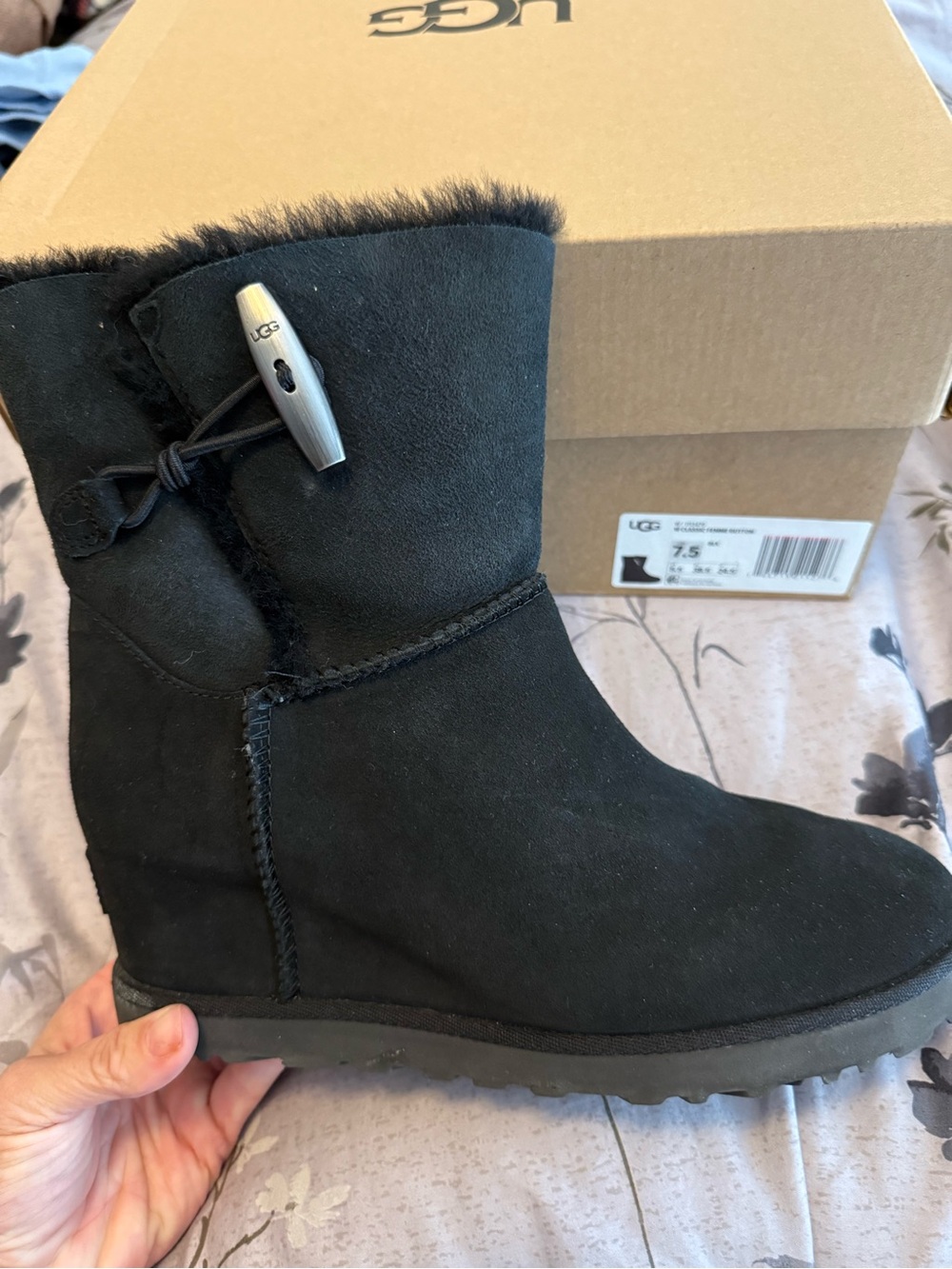 UGG Wedge Classic Femme Button Boot Box Label - Black